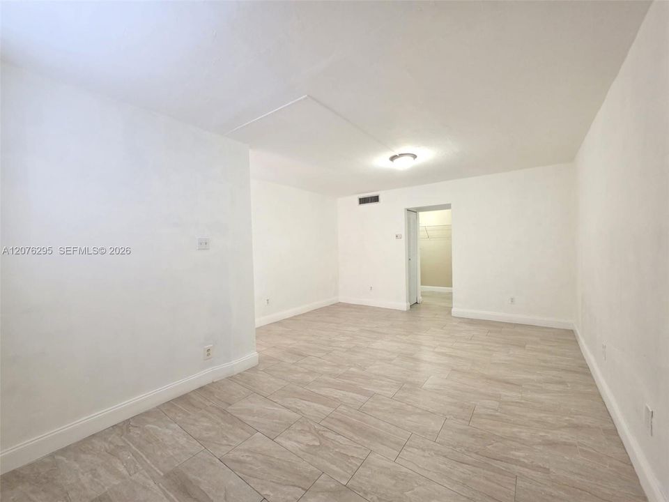 В аренду: $1,890 (1 спален, 1 ванн, 930 Квадратных фут)