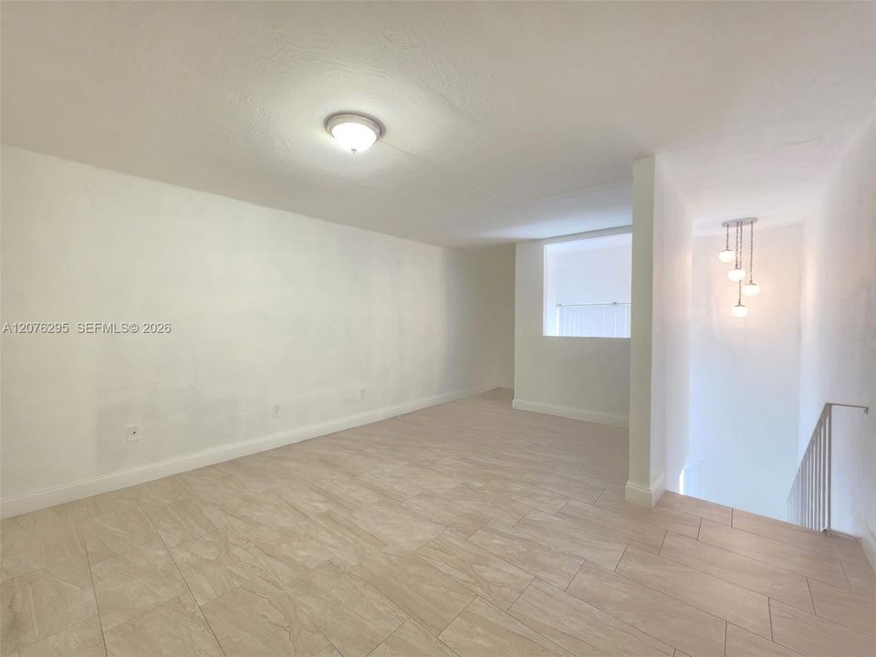 В аренду: $1,890 (1 спален, 1 ванн, 930 Квадратных фут)