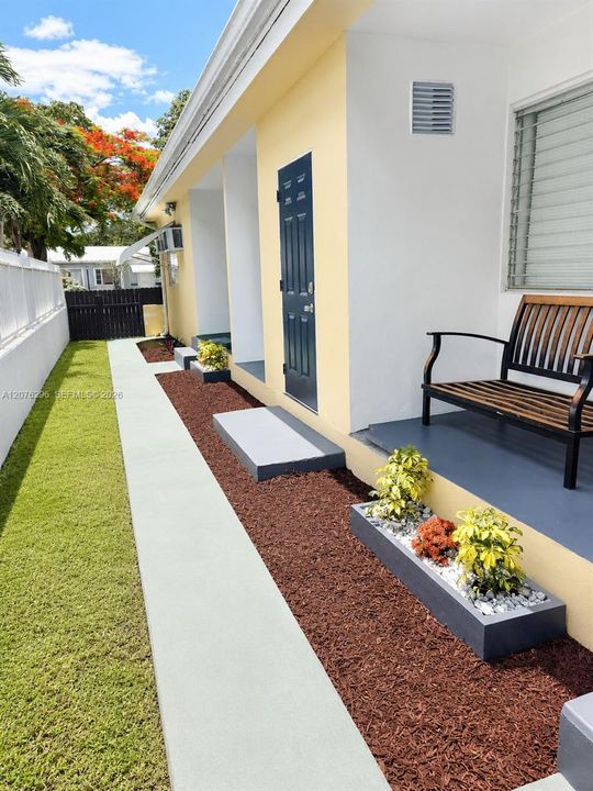 For Rent: $2,025 (2 beds, 1 baths, 955 Square Feet)