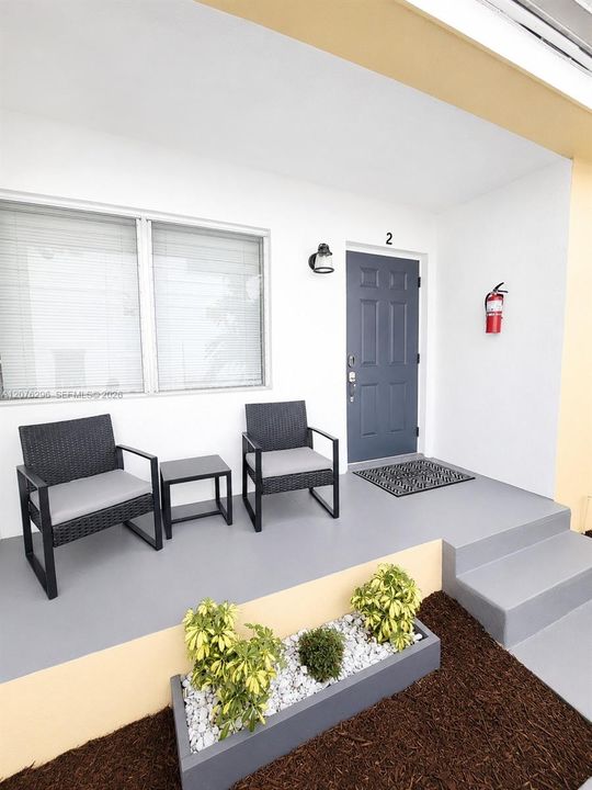 For Rent: $2,025 (2 beds, 1 baths, 955 Square Feet)