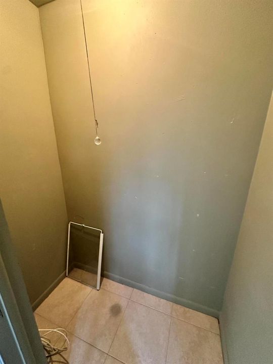 SUNROOM CLOSET