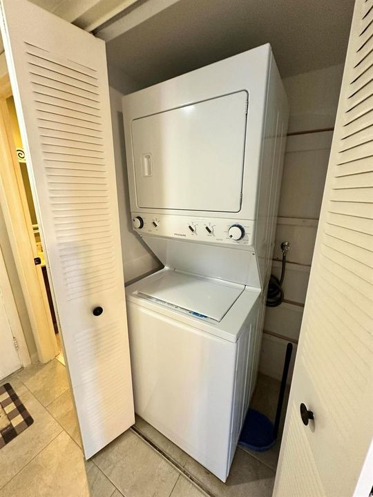 WASHER & DRYER (2)