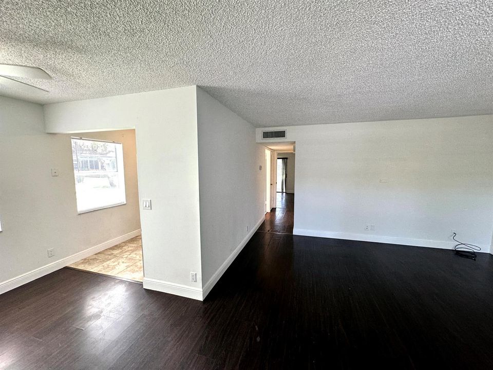 LIVINGROOM & KITCHEN