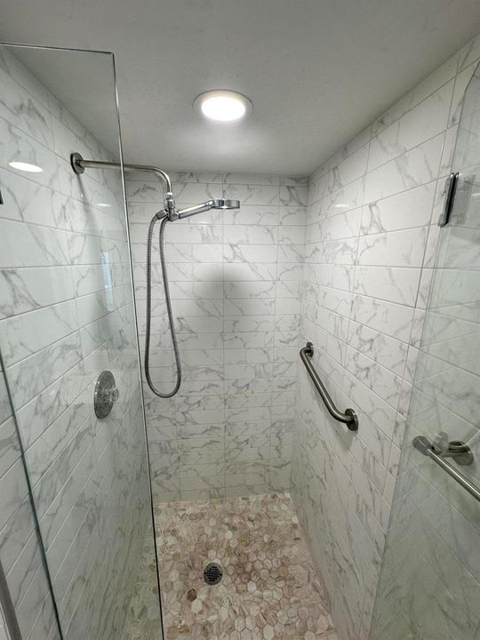 BATHROOM 2B