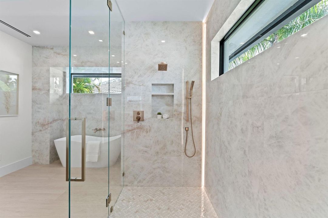 33-web-or-mls-A7405559