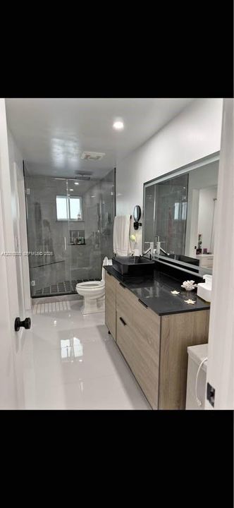 For Rent: $2,500 (1 beds, 2 baths, 1000 Square Feet)