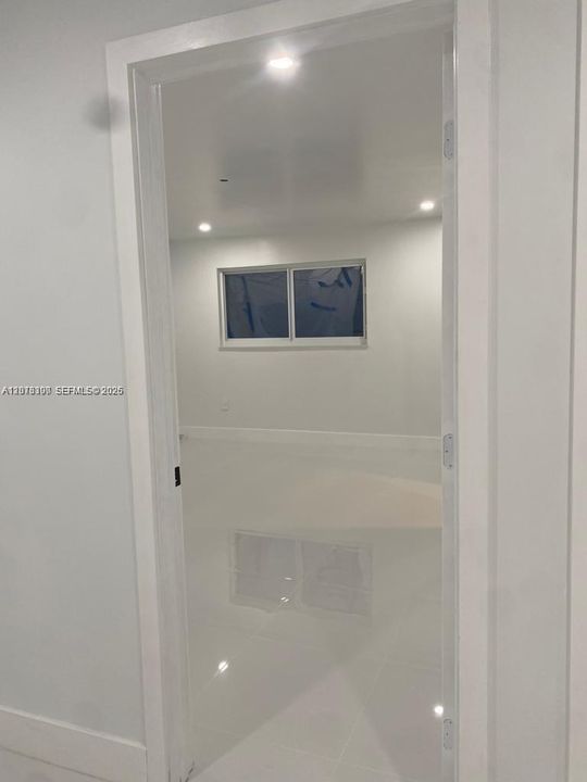 For Rent: $2,500 (1 beds, 2 baths, 1000 Square Feet)