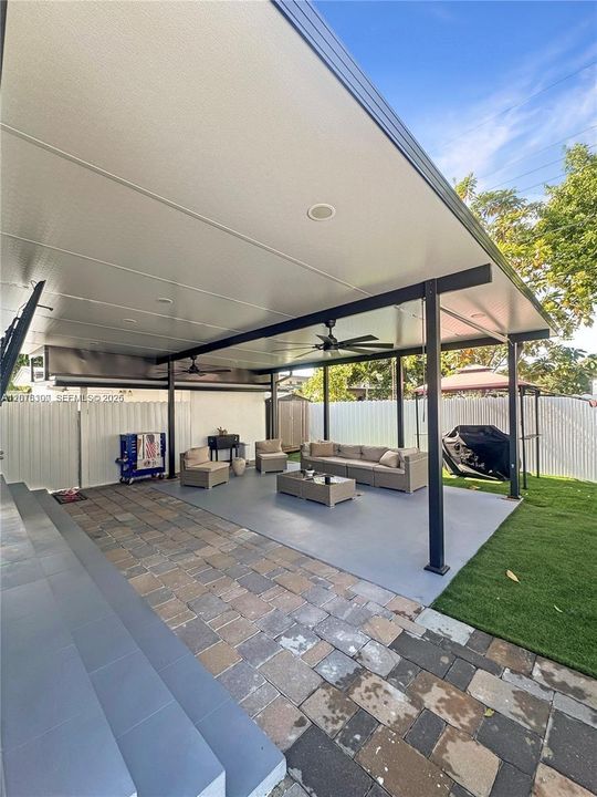For Rent: $2,500 (1 beds, 2 baths, 1000 Square Feet)