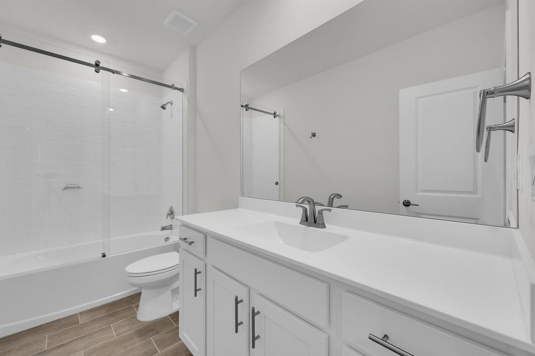 Guest Bathroom, Upstairs