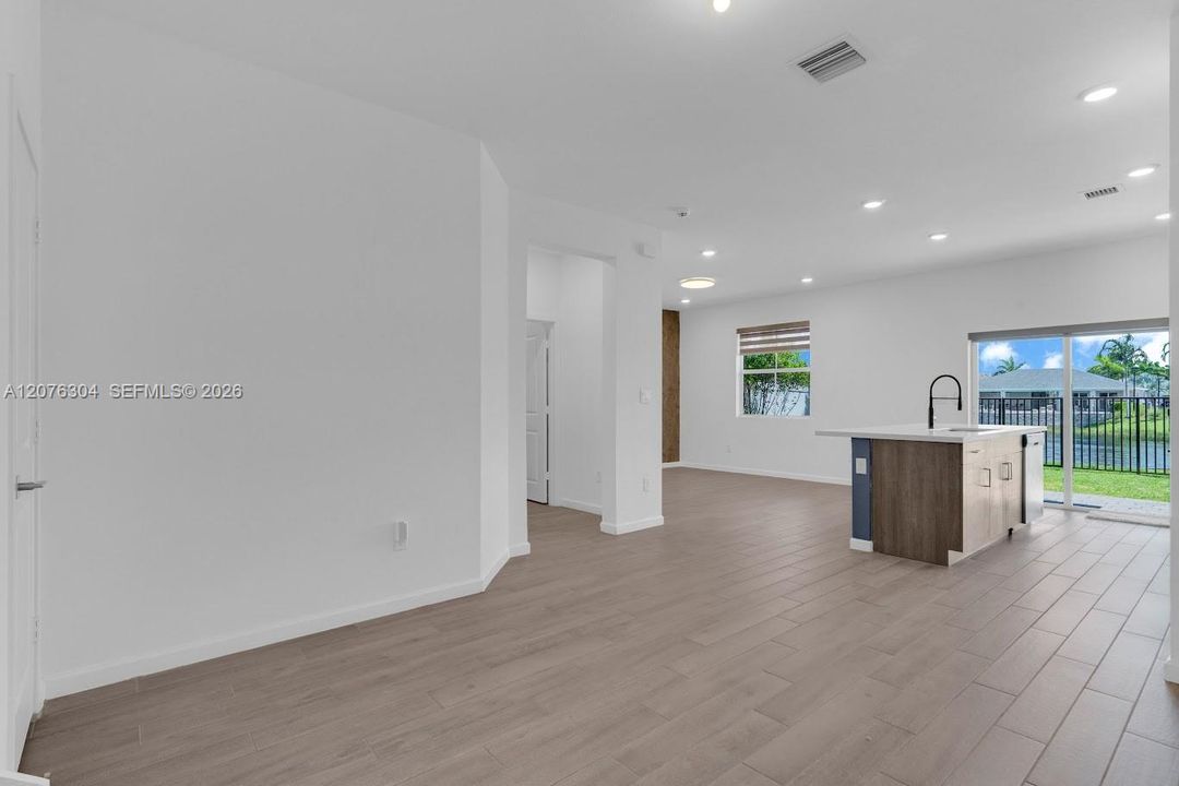 For Rent: $2,700 (3 beds, 2 baths, 1628 Square Feet)