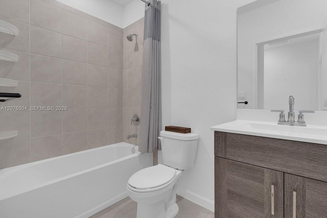 For Rent: $2,700 (3 beds, 2 baths, 1628 Square Feet)