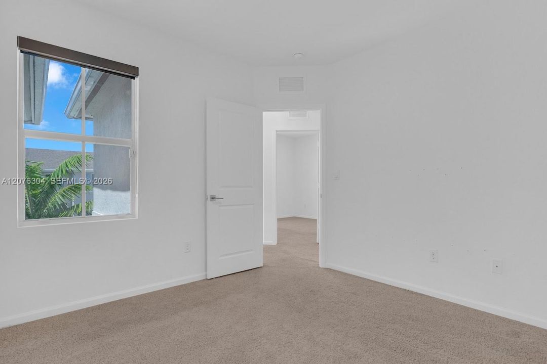 For Rent: $2,700 (3 beds, 2 baths, 1628 Square Feet)