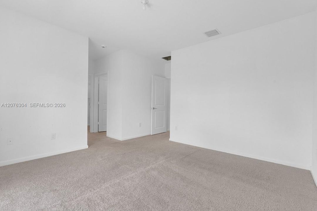 For Rent: $2,700 (3 beds, 2 baths, 1628 Square Feet)
