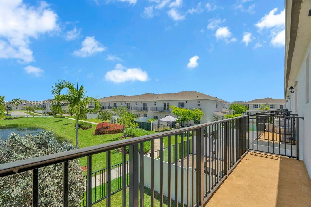 For Rent: $2,700 (3 beds, 2 baths, 1628 Square Feet)