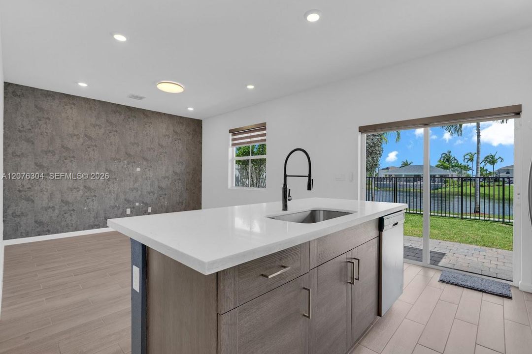 For Rent: $2,700 (3 beds, 2 baths, 1628 Square Feet)