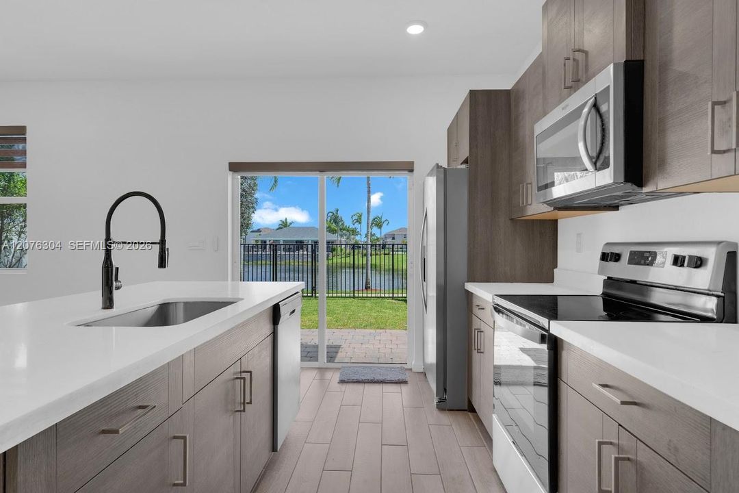 For Rent: $2,700 (3 beds, 2 baths, 1628 Square Feet)