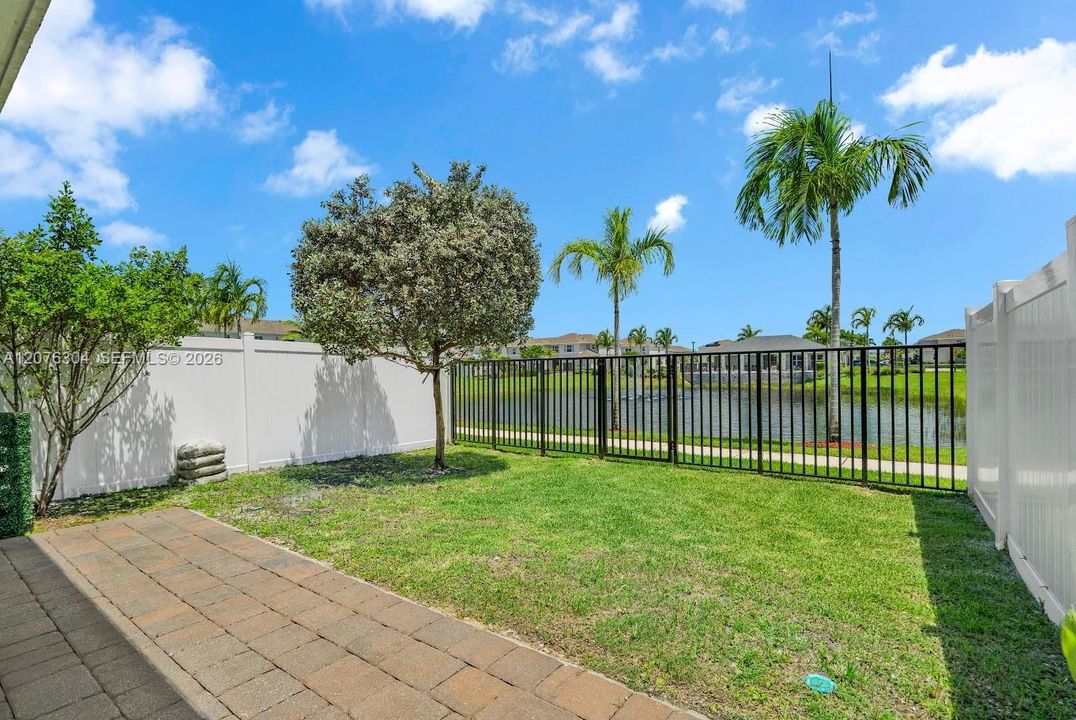 For Rent: $2,700 (3 beds, 2 baths, 1628 Square Feet)