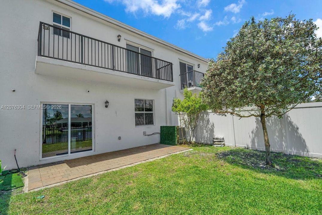 For Rent: $2,700 (3 beds, 2 baths, 1628 Square Feet)
