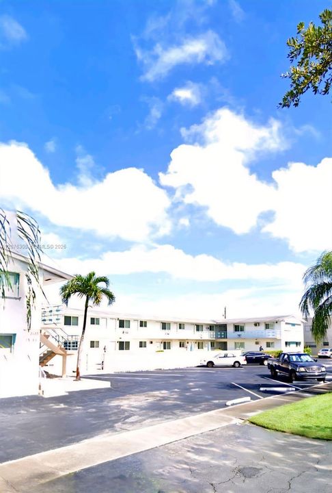 For Sale: $135,000 (1 beds, 1 baths, 618 Square Feet)