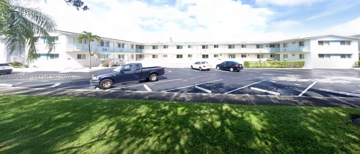 For Sale: $135,000 (1 beds, 1 baths, 618 Square Feet)