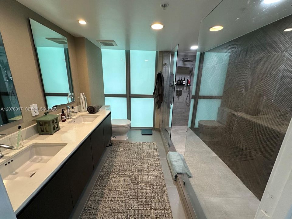 For Sale: $730,000 (2 beds, 2 baths, 1172 Square Feet)