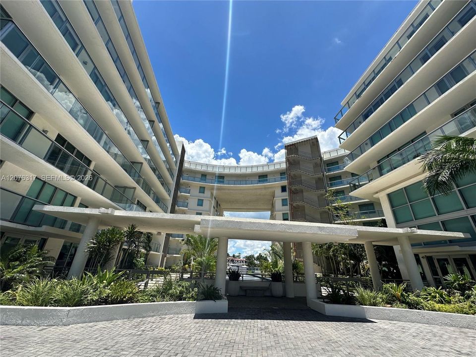 For Sale: $730,000 (2 beds, 2 baths, 1172 Square Feet)
