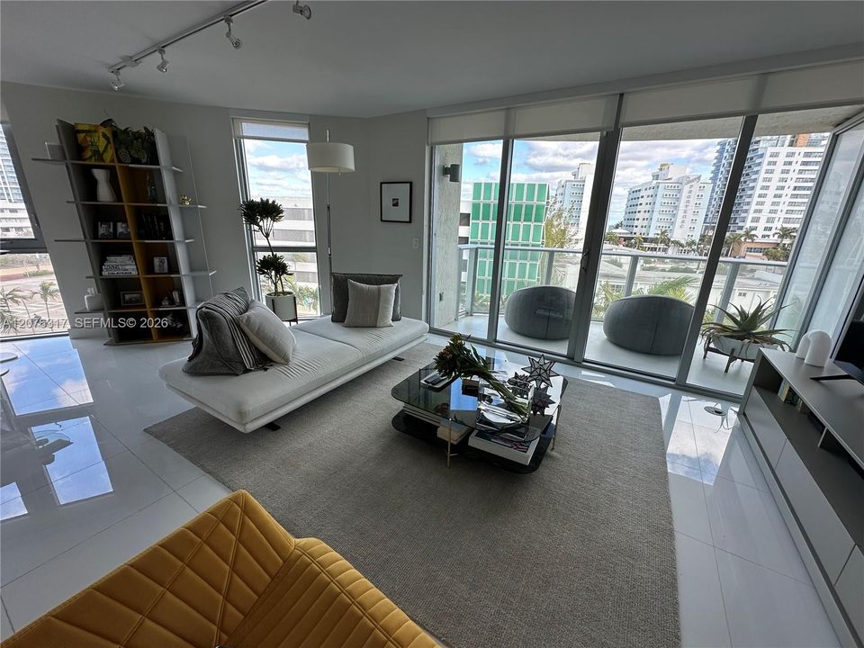 For Sale: $730,000 (2 beds, 2 baths, 1172 Square Feet)