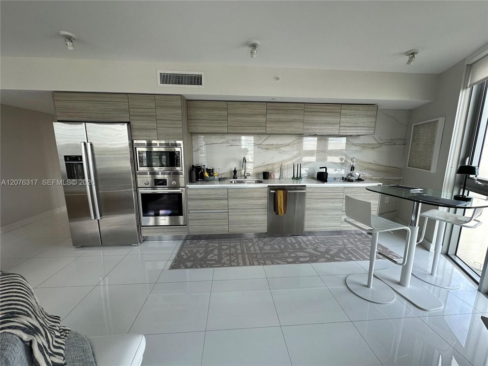 For Sale: $730,000 (2 beds, 2 baths, 1172 Square Feet)