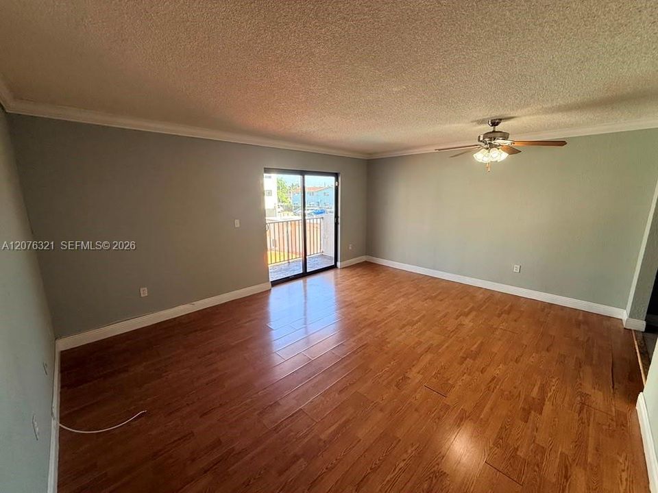 В аренду: $2,500 (3 спален, 2 ванн, 1316 Квадратных фут)