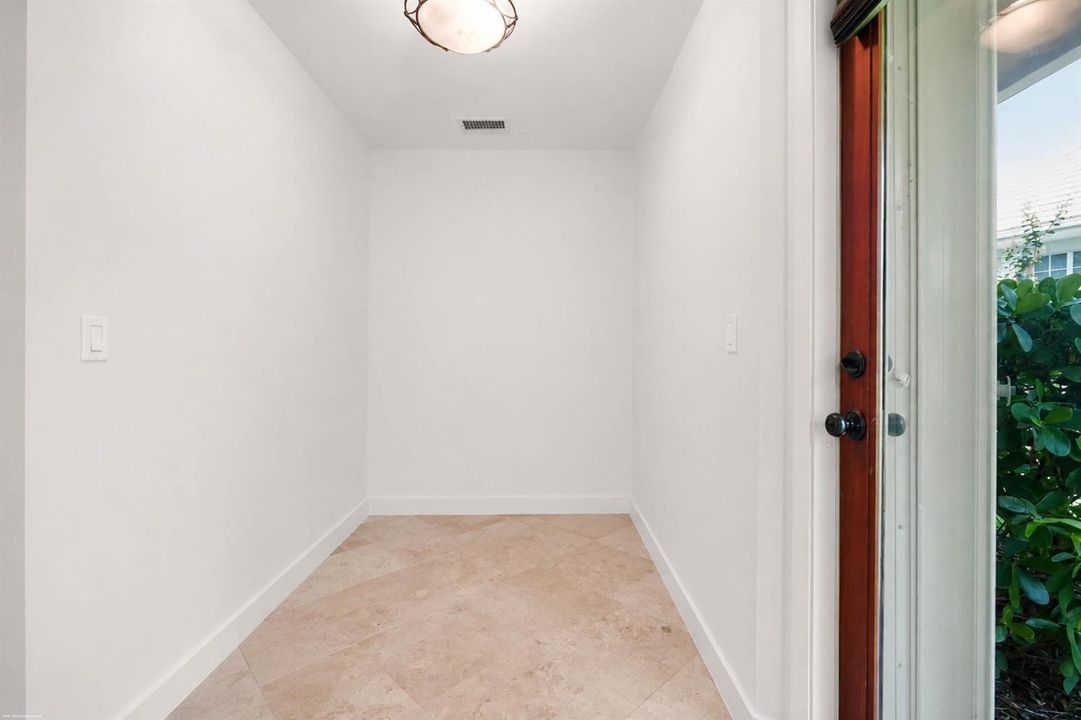 2379 Newbury Ct 041