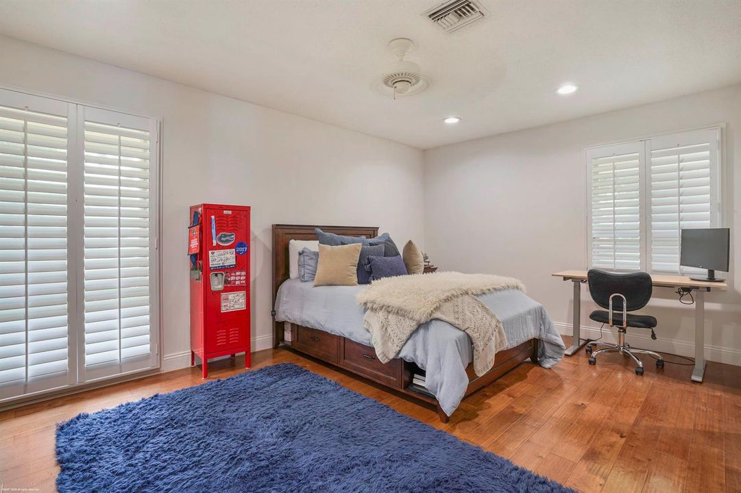 2379 Newbury Ct 040