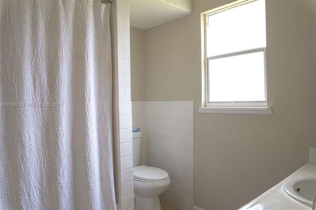 For Rent: $2,850 (3 beds, 2 baths, 1456 Square Feet)