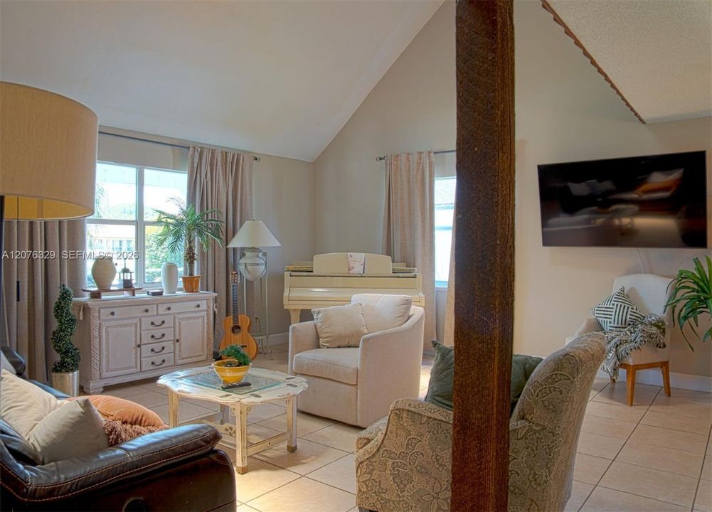 For Rent: $2,850 (3 beds, 2 baths, 1456 Square Feet)