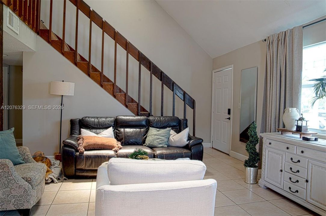 For Rent: $2,850 (3 beds, 2 baths, 1456 Square Feet)