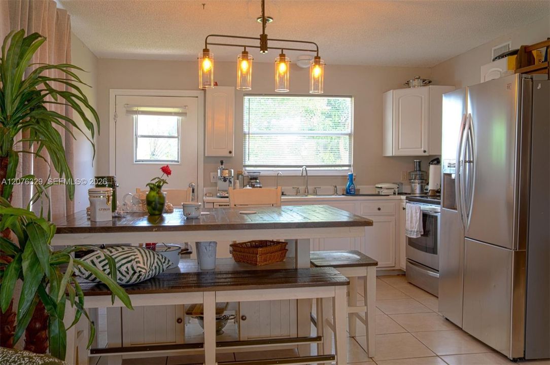 For Rent: $2,850 (3 beds, 2 baths, 1456 Square Feet)