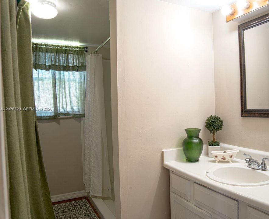 For Rent: $2,850 (3 beds, 2 baths, 1456 Square Feet)