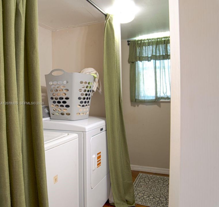 For Rent: $2,850 (3 beds, 2 baths, 1456 Square Feet)