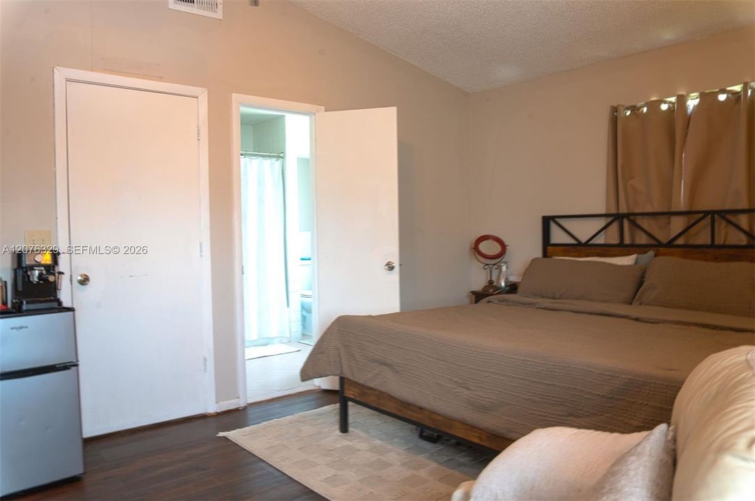 For Rent: $2,850 (3 beds, 2 baths, 1456 Square Feet)