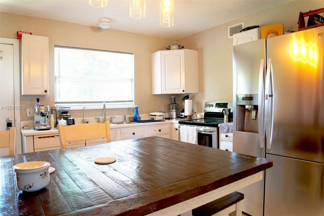 For Rent: $2,850 (3 beds, 2 baths, 1456 Square Feet)