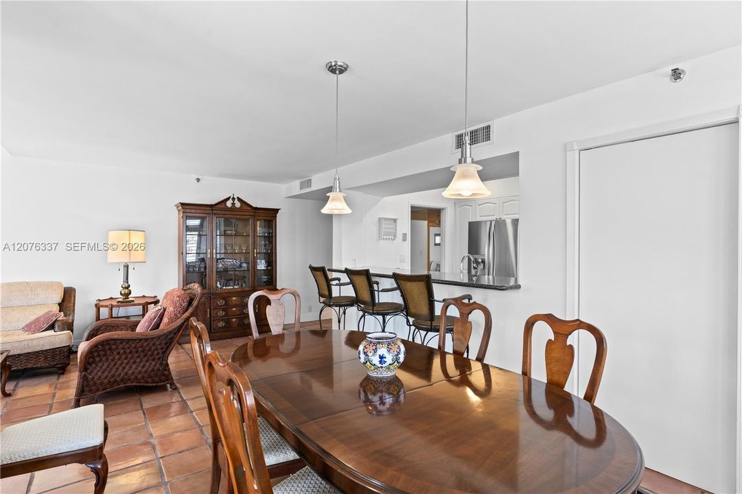 For Sale: $2,100,000 (2 beds, 2 baths, 1880 Square Feet)