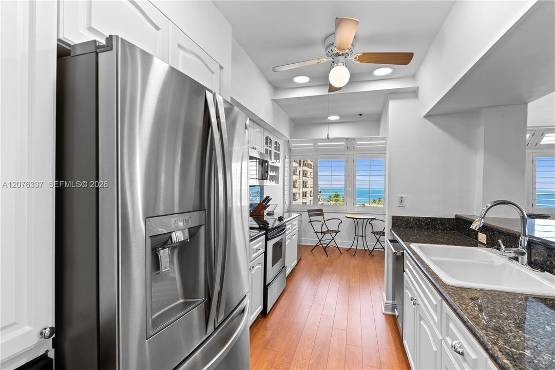 For Sale: $2,100,000 (2 beds, 2 baths, 1880 Square Feet)
