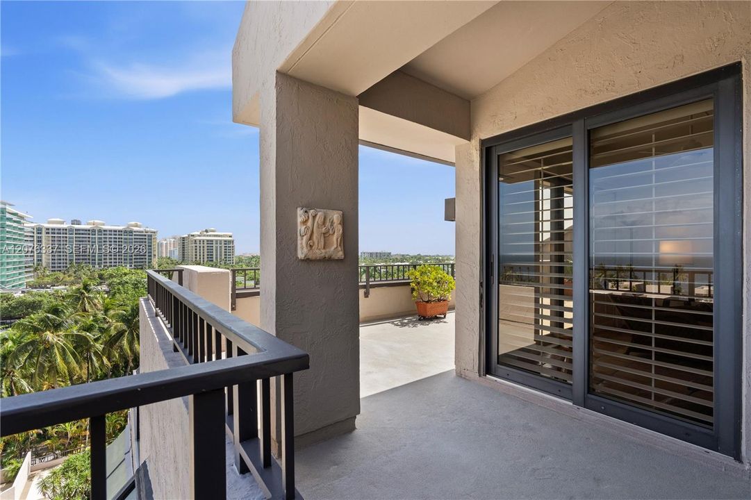 For Sale: $2,100,000 (2 beds, 2 baths, 1880 Square Feet)