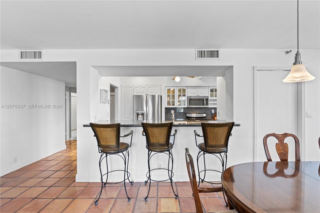 For Sale: $2,100,000 (2 beds, 2 baths, 1880 Square Feet)