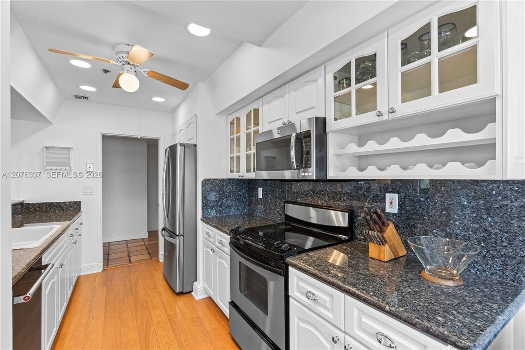 For Sale: $2,100,000 (2 beds, 2 baths, 1880 Square Feet)