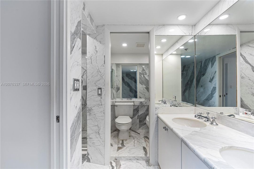 For Sale: $2,100,000 (2 beds, 2 baths, 1880 Square Feet)