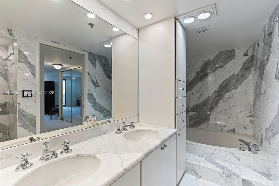 For Sale: $2,100,000 (2 beds, 2 baths, 1880 Square Feet)