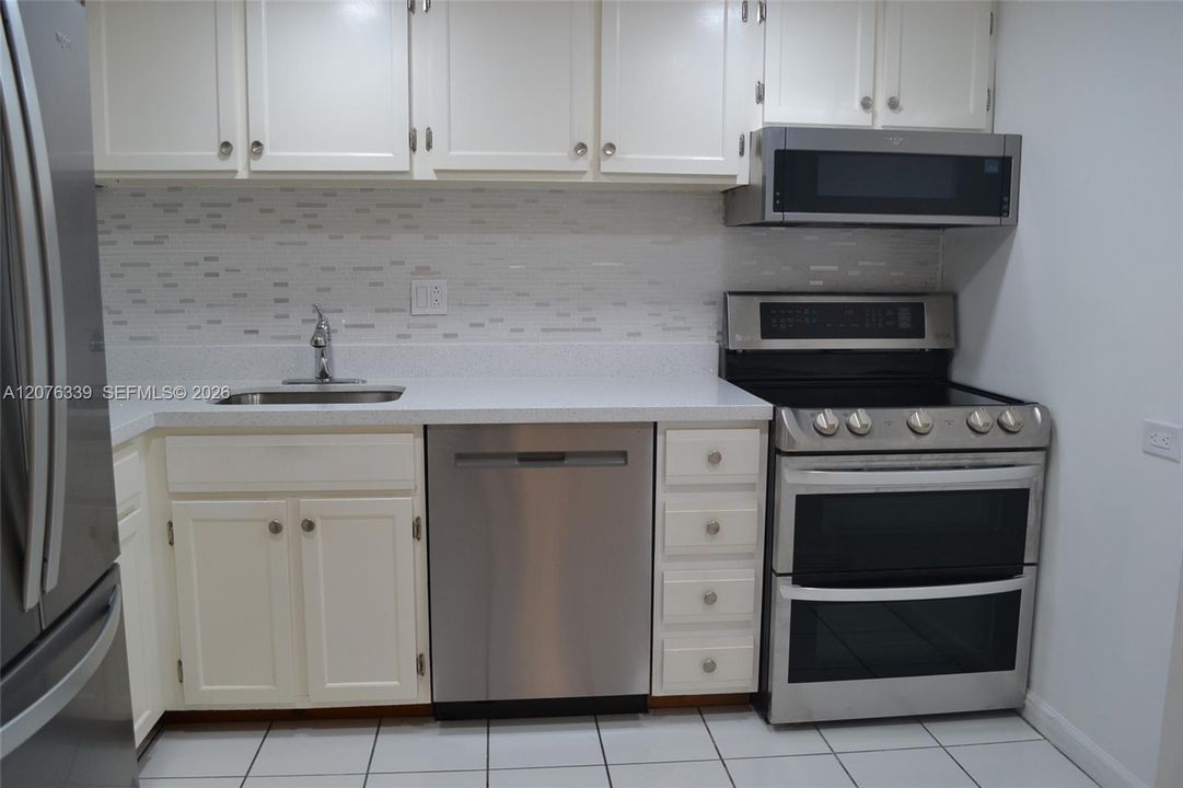 For Rent: $1,550 (1 beds, 1 baths, 800 Square Feet)