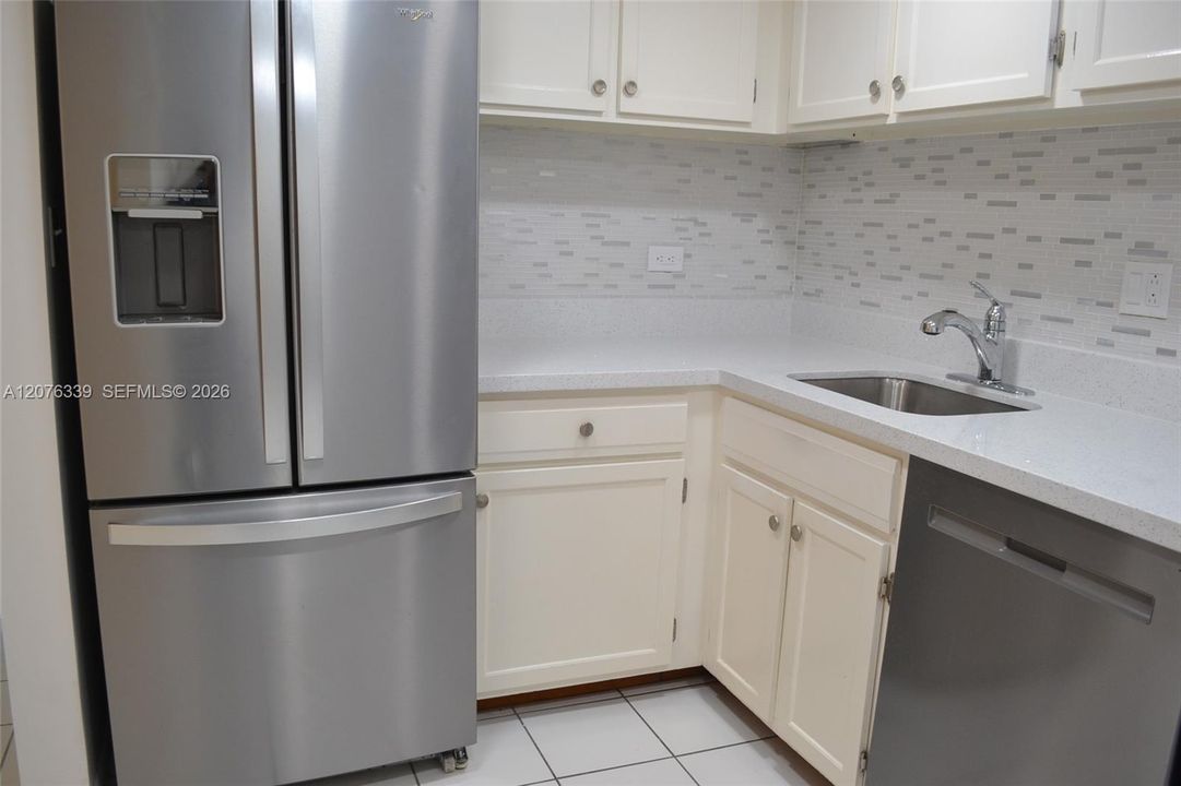 For Rent: $1,550 (1 beds, 1 baths, 800 Square Feet)