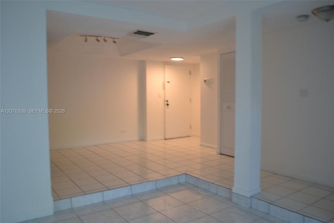 For Rent: $1,550 (1 beds, 1 baths, 800 Square Feet)