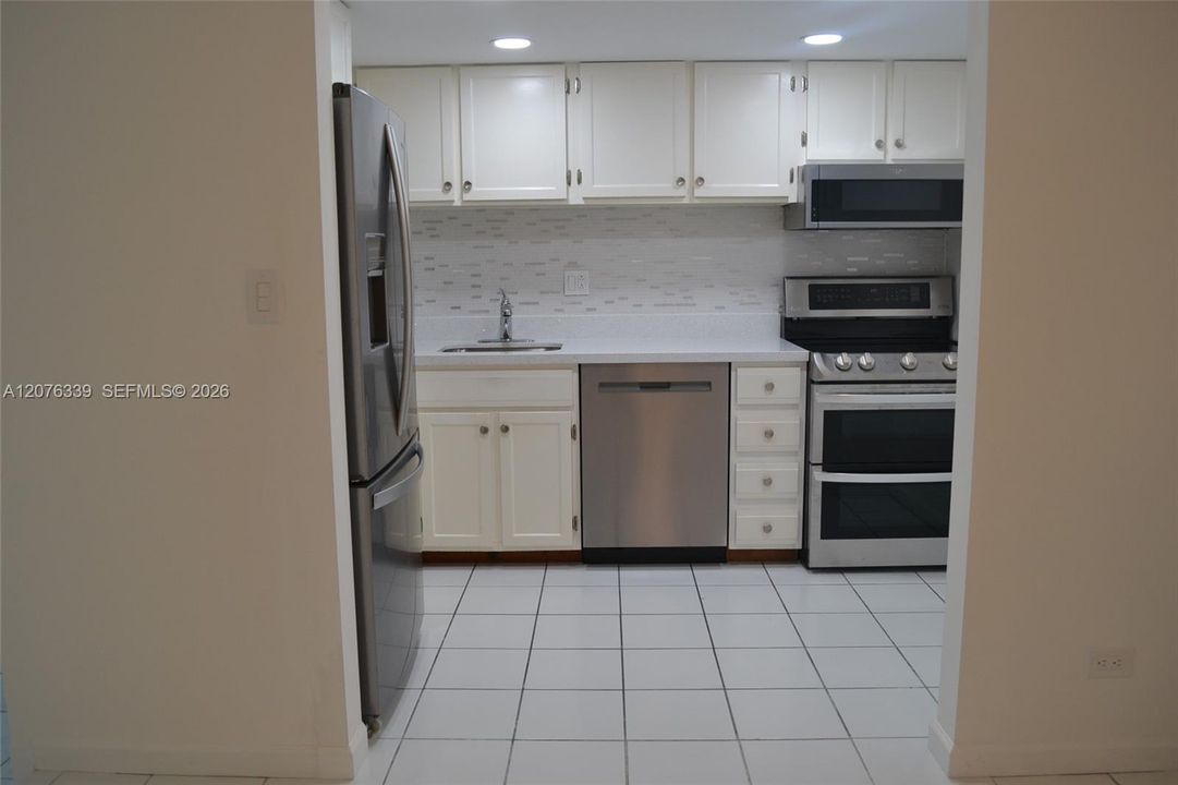 For Rent: $1,550 (1 beds, 1 baths, 800 Square Feet)